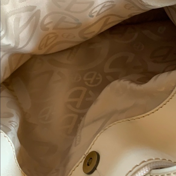 White Francesco Biasia purse - Picture 7 of 7